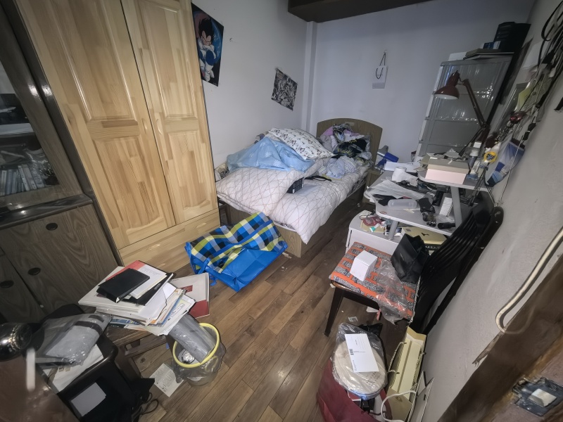 3室2厅1阳台 烟科研卧室