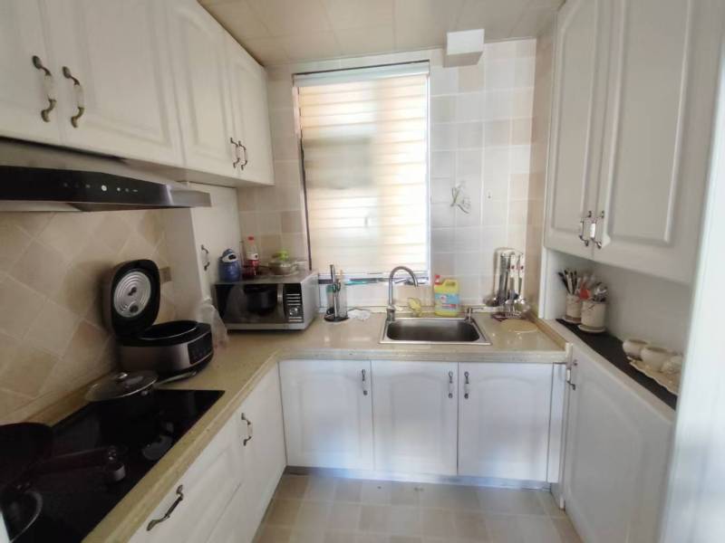 3室2廳2陽(yáng)臺(tái) 錦悅四季花園小區(qū)廚房