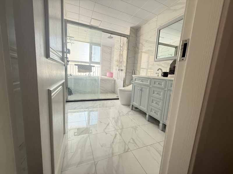 4室2廳4陽臺 藍(lán)光水岸公園衛(wèi)生間