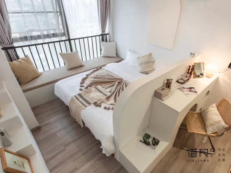 1室1廳1陽(yáng)臺(tái) 北大資源博泰城公寓客廳