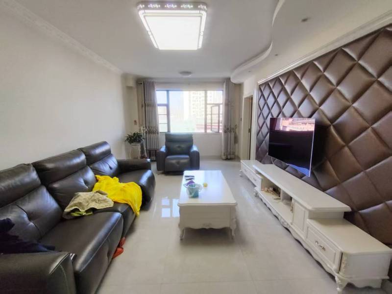 3室2廳2陽(yáng)臺(tái) 錦悅四季花園小區(qū)客廳