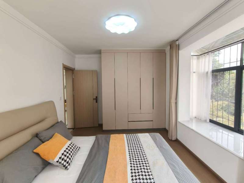 3室2廳1陽(yáng)臺(tái) 東華小區(qū)臥室