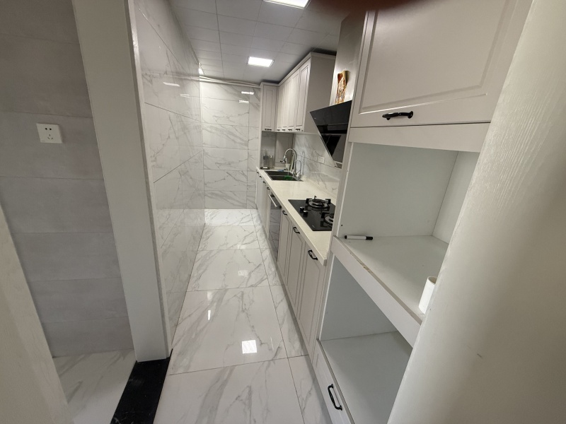 4室2廳4陽臺 藍(lán)光水岸公園廚房