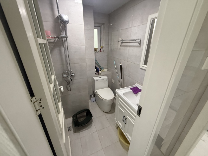 4室2廳4陽臺 藍(lán)光水岸公園衛(wèi)生間