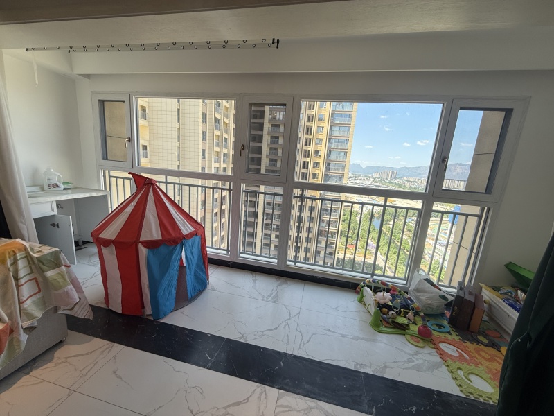 4室2廳4陽臺 藍(lán)光水岸公園陽臺