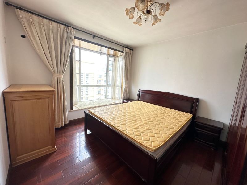 4室2廳2陽臺(tái) 世紀(jì)城華春苑臥室