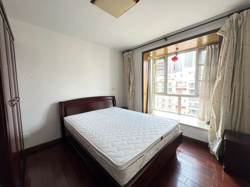 4室2廳2陽臺(tái) 世紀(jì)城華春苑臥室