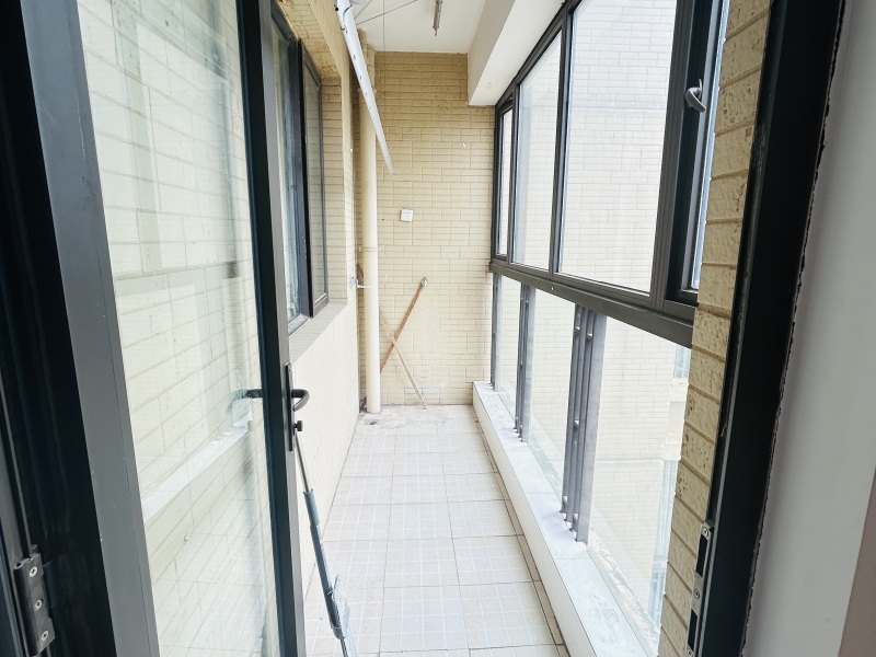 3室2廳 盛高大城二期陽(yáng)臺(tái)