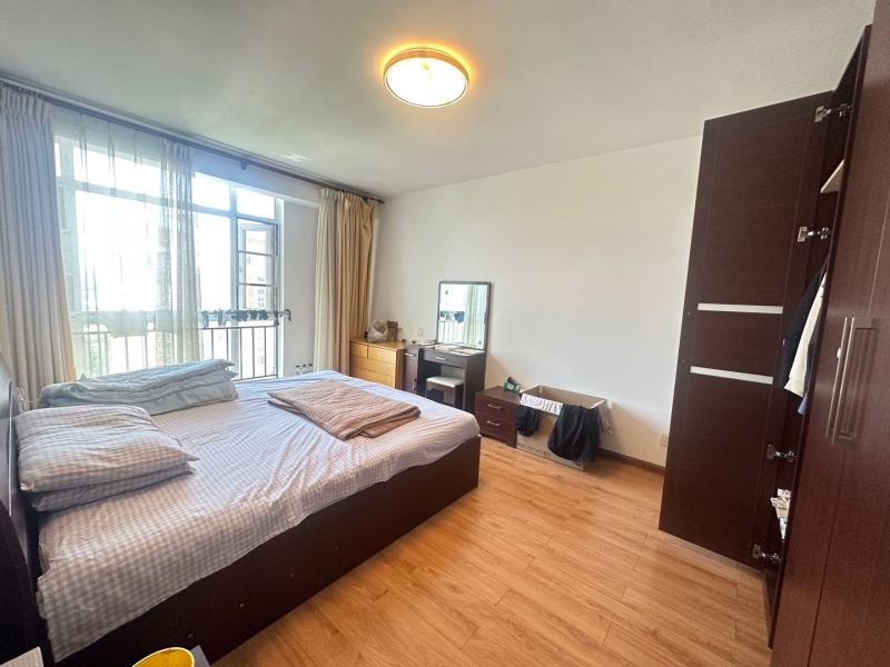 4室2廳2陽臺 世紀(jì)城華春苑臥室