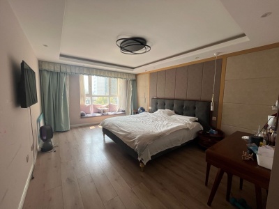 4室2廳2陽臺(tái) 世紀(jì)城華春苑