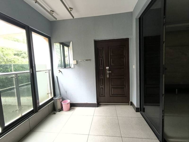 3室2廳1陽(yáng)臺(tái) 楓藍(lán)國(guó)際門廳