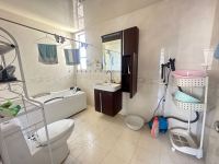 4室2廳2陽臺 世紀(jì)城華春苑衛(wèi)生間