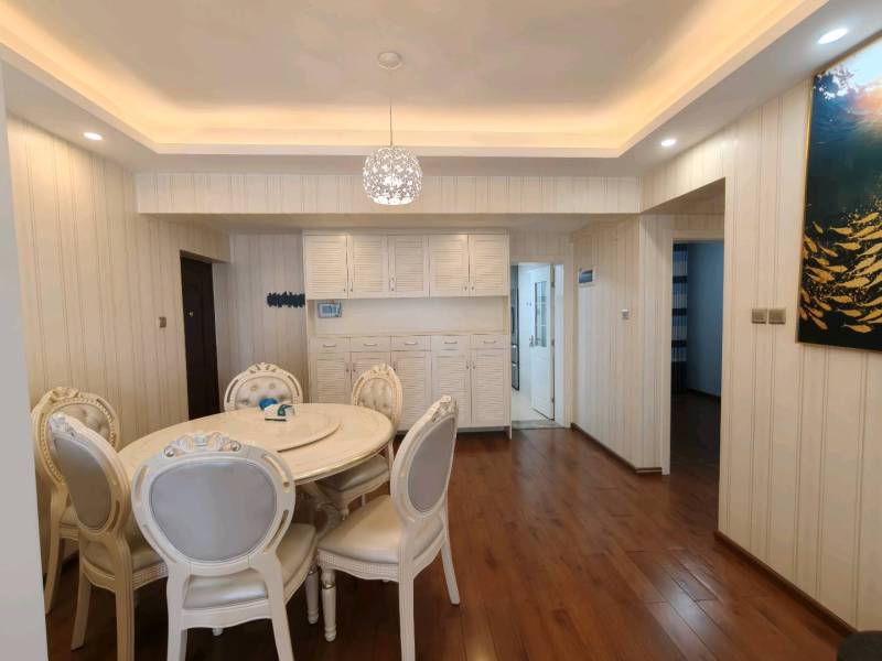 3室2廳2陽臺 潤城二區(qū)餐廳