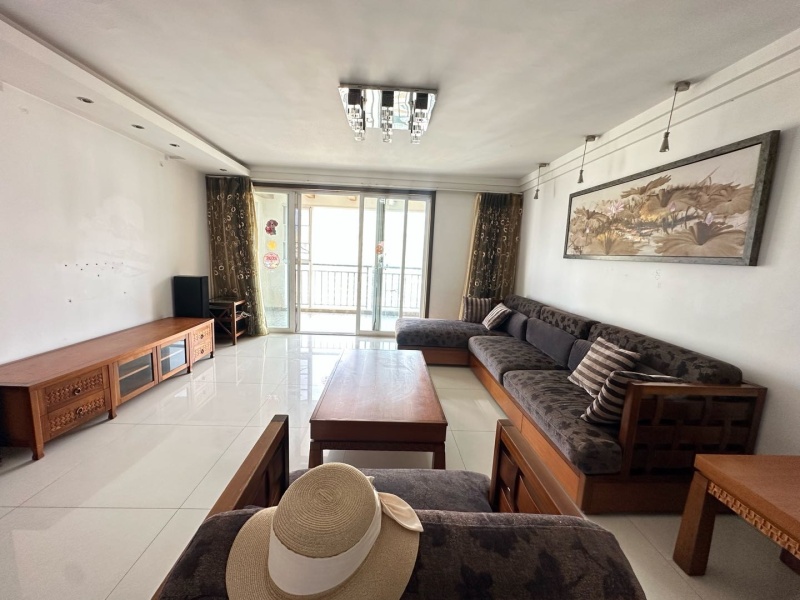 4室2廳2陽臺(tái) 世紀(jì)城華春苑客廳