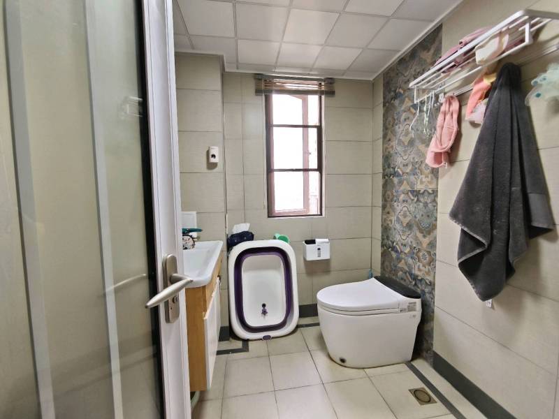 3室2廳2陽臺 金科陽光里衛(wèi)生間