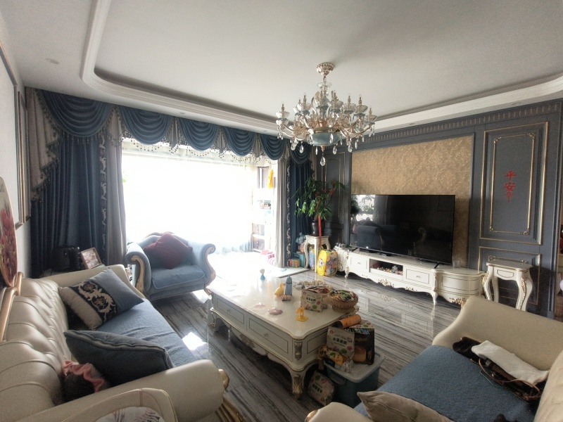 4室2廳2陽(yáng)臺(tái) 碧桂園紫臺(tái)客廳