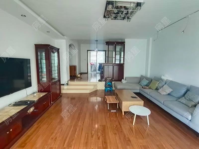 3室2廳1陽臺(tái) 盛世豪庭四期客廳