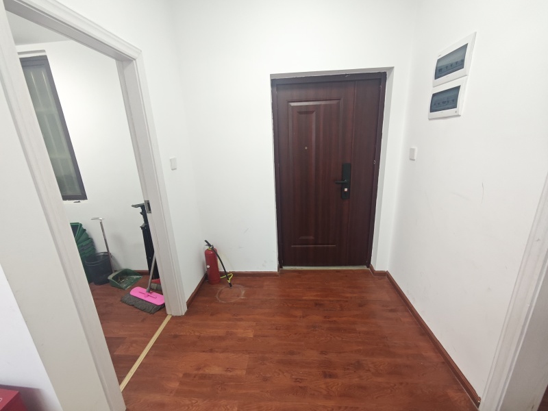 5室2廳3陽臺 昆明湖中壩12號地塊臻園A區(qū)門廳