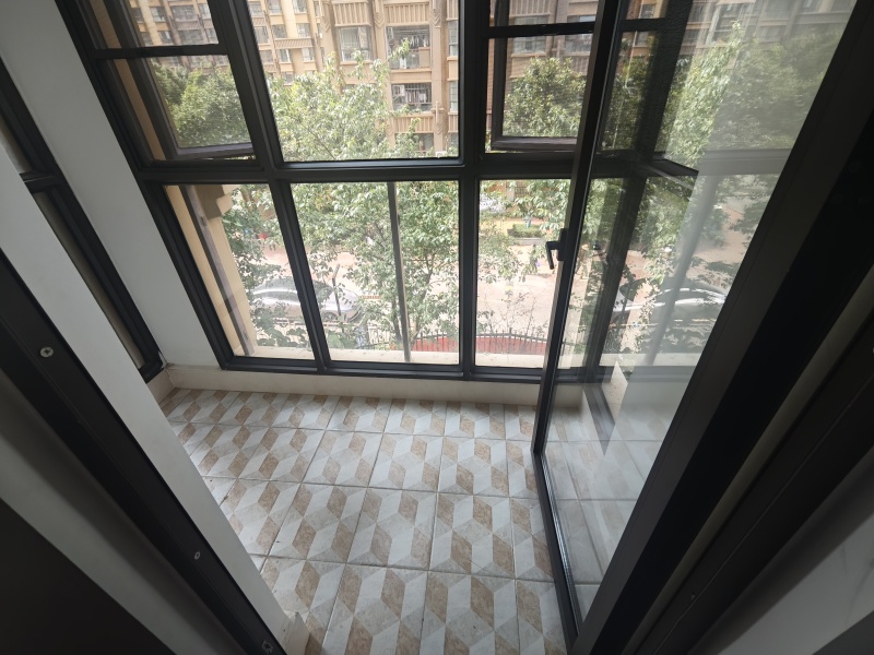 5室2廳3陽臺 昆明湖中壩12號地塊臻園A區(qū)陽臺