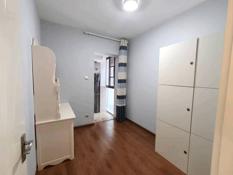 3室2廳2陽臺 潤城二區(qū)臥室