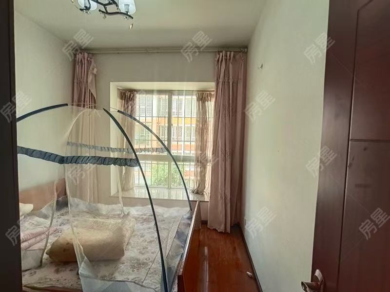 3室2廳1陽臺(tái) 盛世豪庭四期臥室