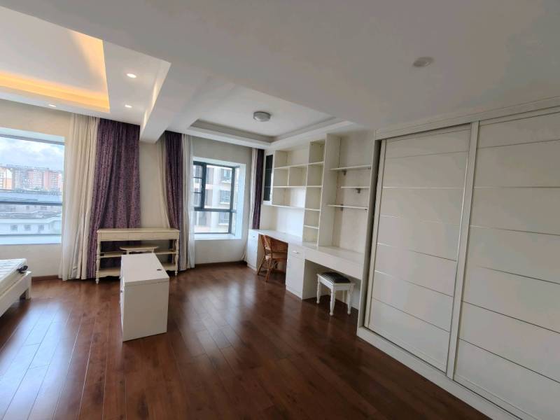 3室2廳2陽臺 潤城二區(qū)臥室