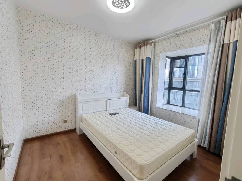 3室2廳2陽臺 潤城二區(qū)臥室