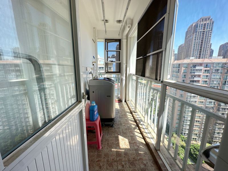 4室2廳2陽臺 世紀(jì)城華春苑陽臺