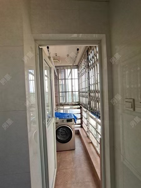 3室2廳1陽臺(tái) 盛世豪庭四期陽臺(tái)