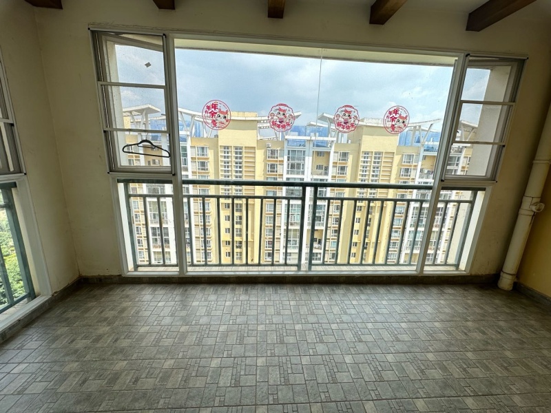 4室2廳2陽臺(tái) 世紀(jì)城華春苑陽臺(tái)