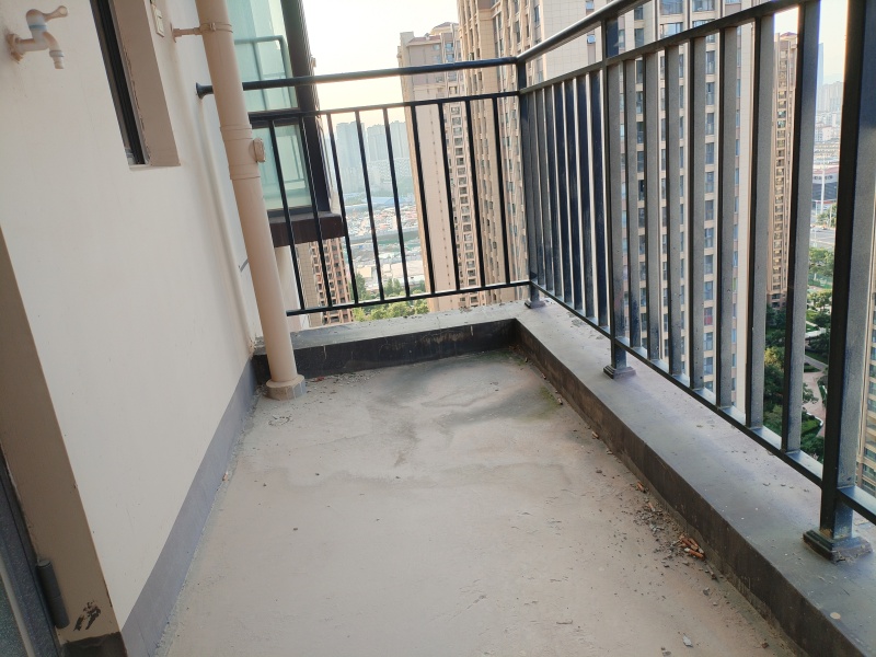 3室2廳2陽臺 金科陽光里陽臺