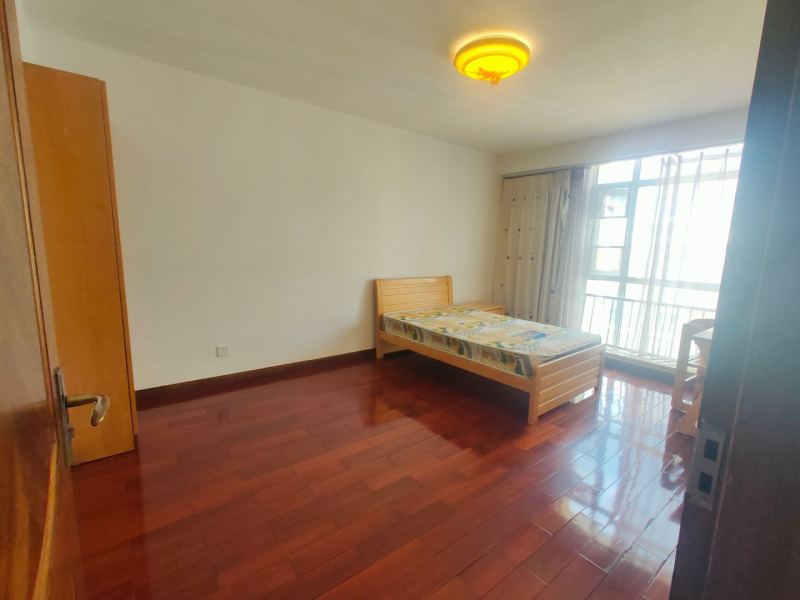 4室2廳2陽臺(tái) 世紀(jì)城華春苑臥室