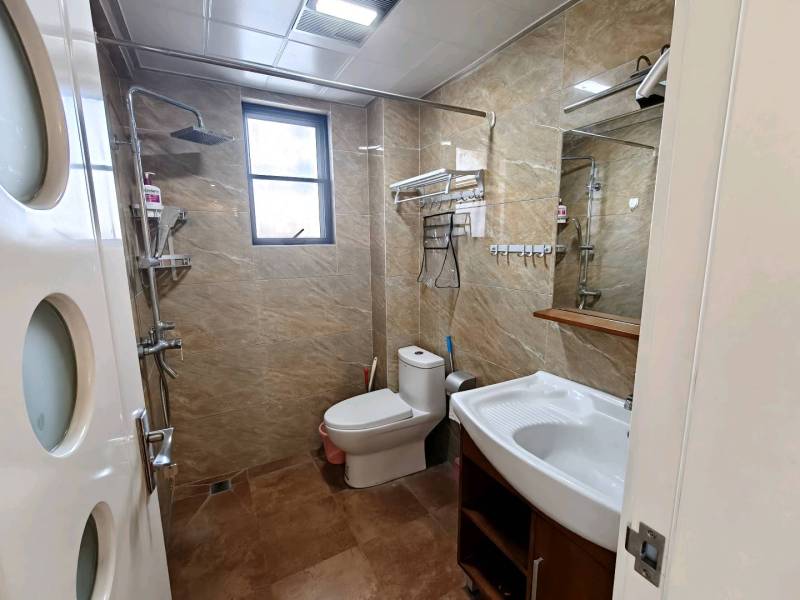 3室2廳2陽臺 潤城二區(qū)衛(wèi)生間