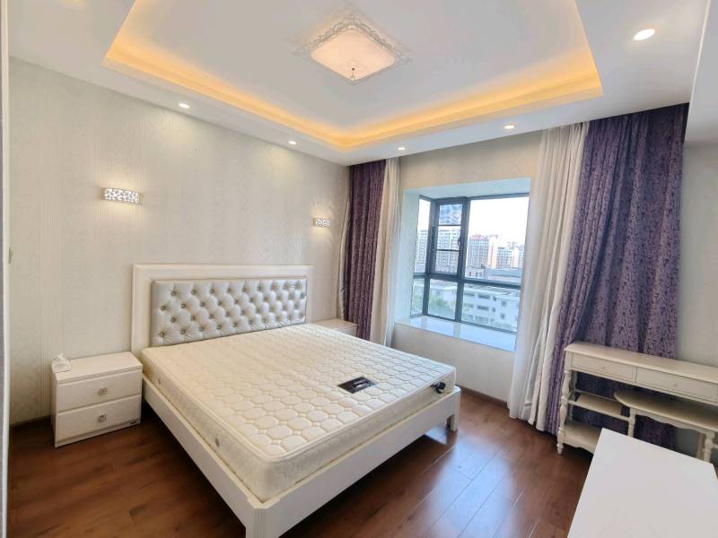 3室2廳2陽臺 潤城二區(qū)臥室