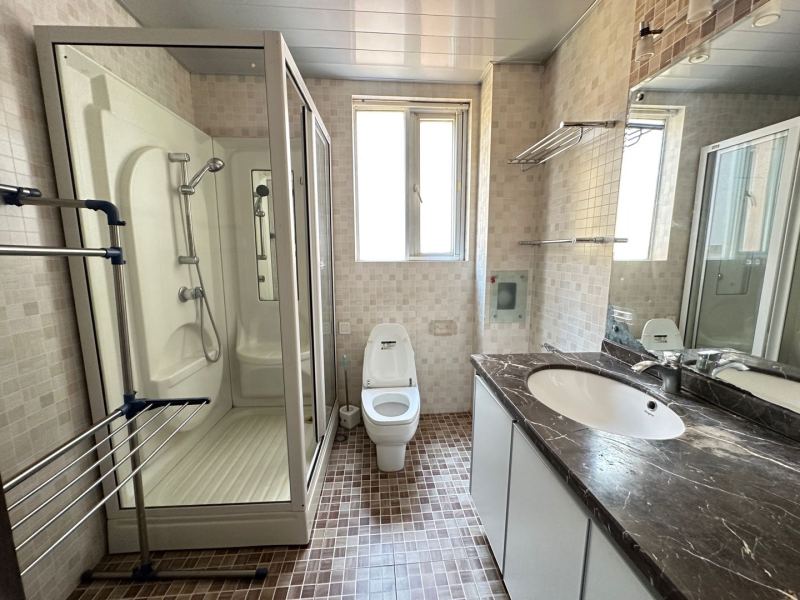 4室2廳2陽臺(tái) 世紀(jì)城華春苑衛(wèi)生間