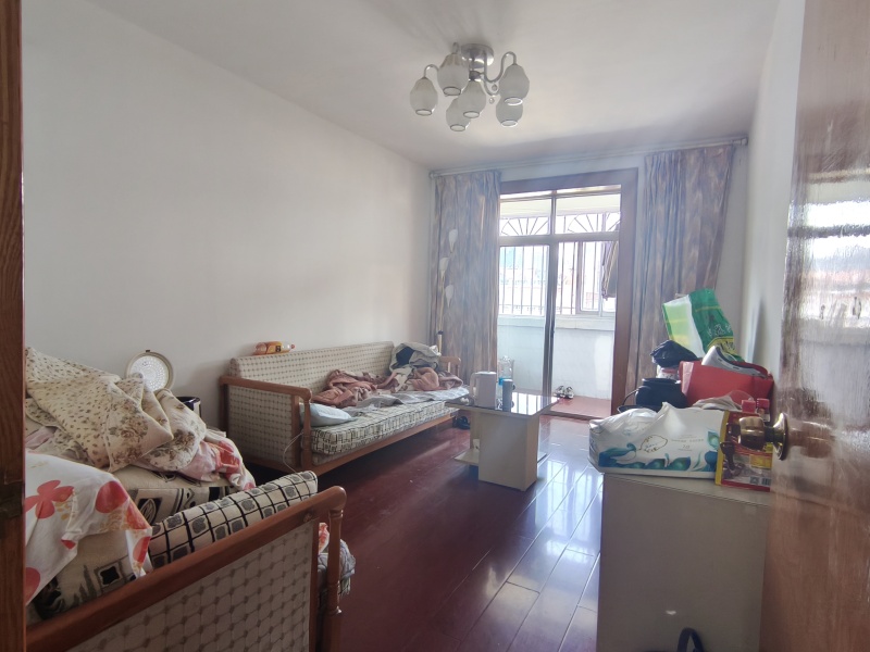 3室2廳1陽臺 栗樹頭社區(qū)客廳