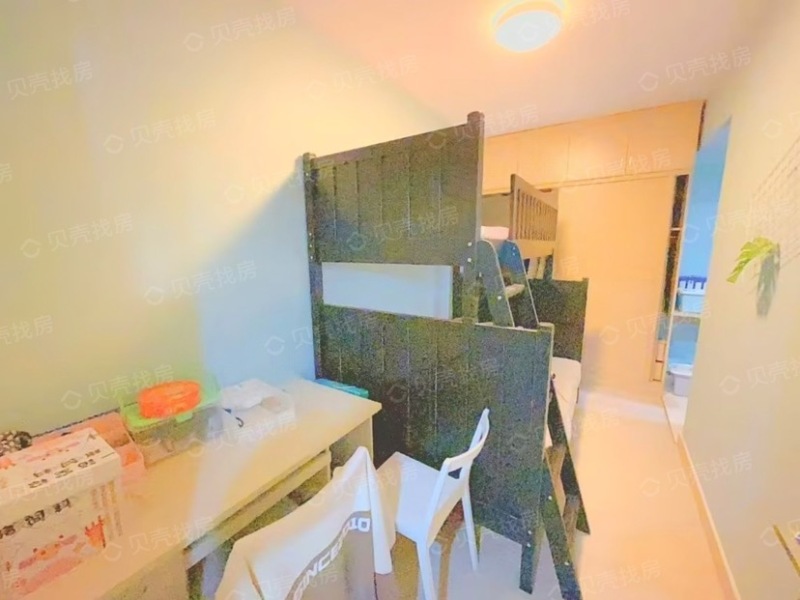 2室2廳1陽(yáng)臺(tái) 濱江俊園萊茵組團(tuán)客廳