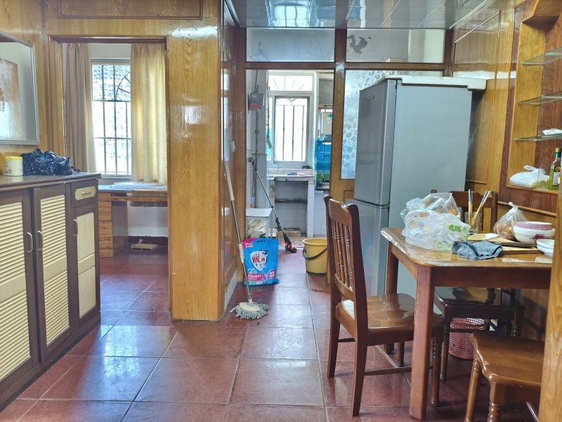 3室2廳1陽臺 栗樹頭社區(qū)餐廳