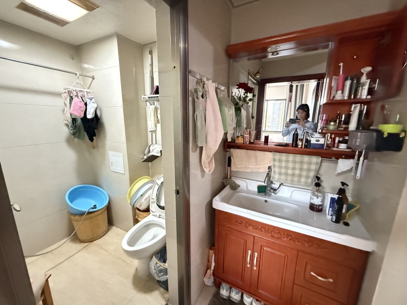 3室2廳1陽臺 潤城十一區(qū)衛(wèi)生間