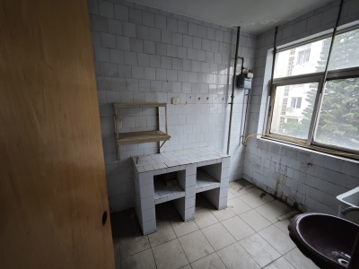 2室2廳1陽(yáng)臺(tái) 船房小區(qū)