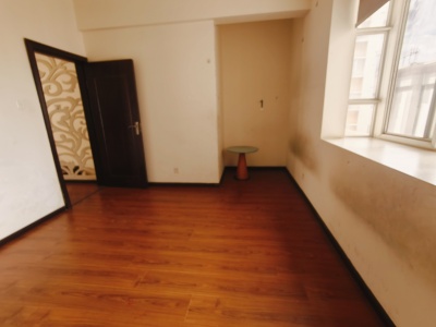 3室2廳2陽臺 靖國花園