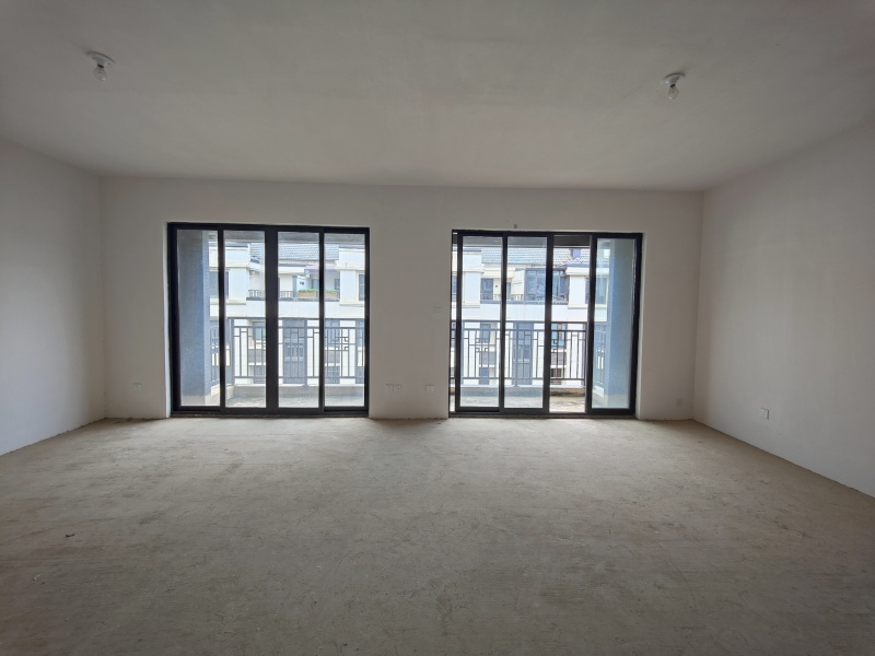 4室2廳2陽臺(tái) 中海云麓九里一期別墅客廳