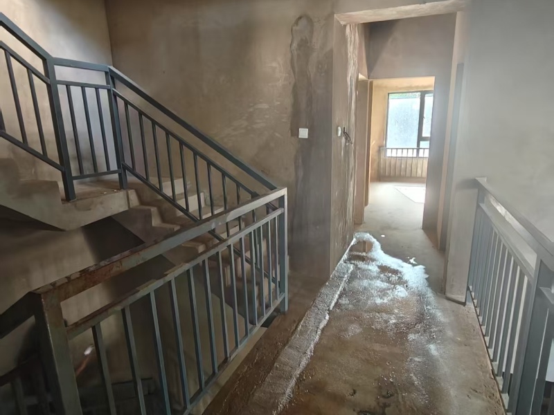 6室3廳3陽臺 中天城.央墅別墅門廳