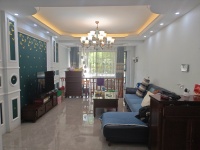 6室2廳2陽(yáng)臺(tái) 西府景苑客廳