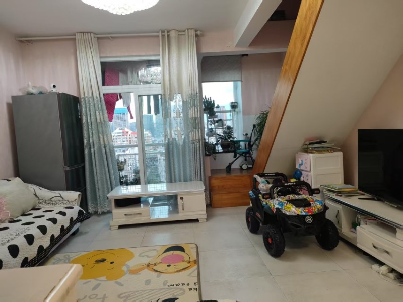 2室2廳1陽(yáng)臺(tái) 高美云安客廳