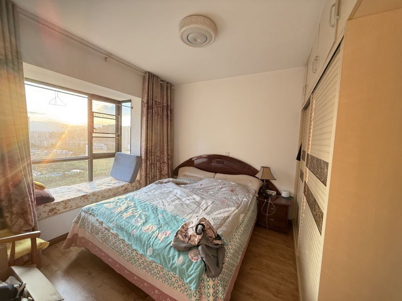 3室2廳1陽臺 潤城十一區(qū)臥室