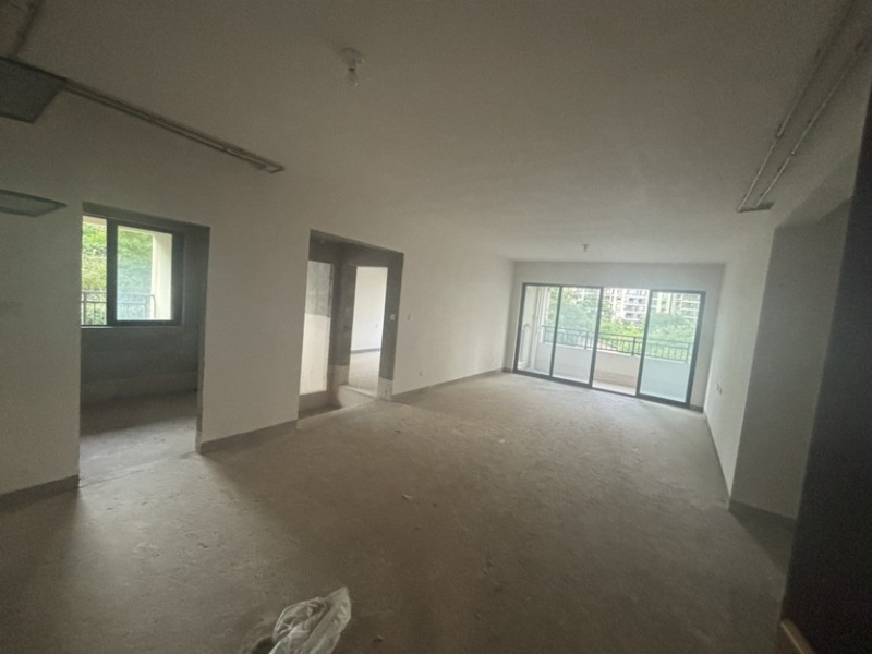 4室2廳1陽(yáng)臺(tái) 假日城市芳華客廳