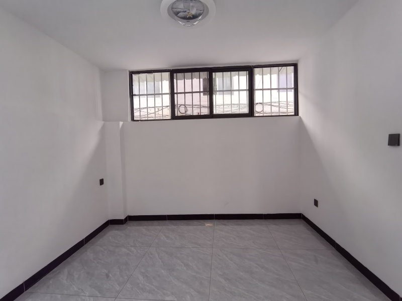 2室2廳1陽臺 春苑小區(qū)臥室