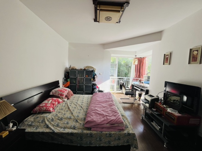 4室2廳2陽臺 中央麗城臥室