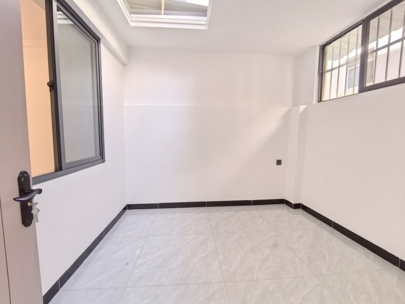 2室2廳1陽臺 春苑小區(qū)臥室